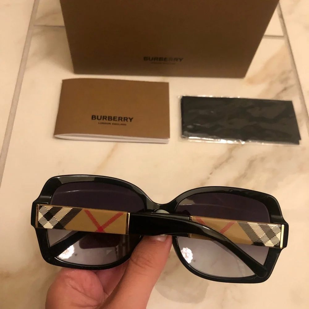 🔥NEW BURBERRY SUNGLASSES 🔥 - Picture 4 of 12